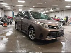 5TDKZ3DC8JS908327 2018 TOYOTA SIENNA