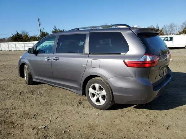 5TDKZ3DC8JS916931 2018 TOYOTA SIENNA - Image 2