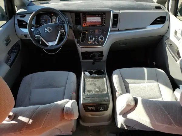 5TDKZ3DC8JS916931 2018 TOYOTA SIENNA - Image 8