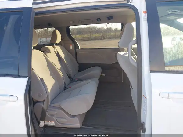 5TDKZ3DC8JS917254 2018 TOYOTA SIENNA - Image 8