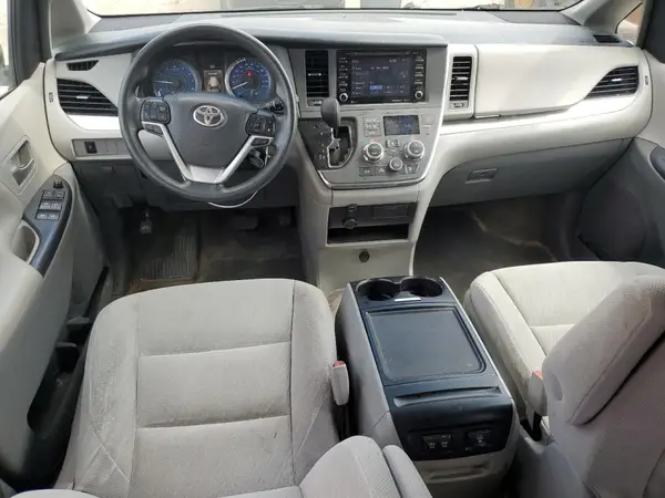 5TDKZ3DC8JS927377 2018 TOYOTA SIENNA - Image 8