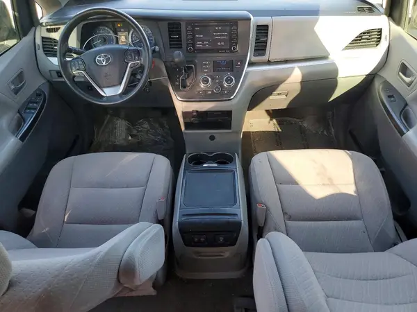 5TDKZ3DC8JS928366 2018 TOYOTA SIENNA - Image 8