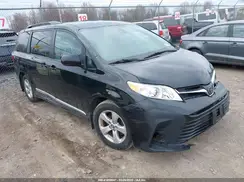 5TDKZ3DC8JS929730 2018 TOYOTA SIENNA