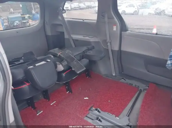 5TDKZ3DC8JS932904 2018 TOYOTA SIENNA - Image 8