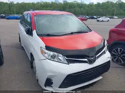 5TDKZ3DC8JS935852 2018 TOYOTA SIENNA