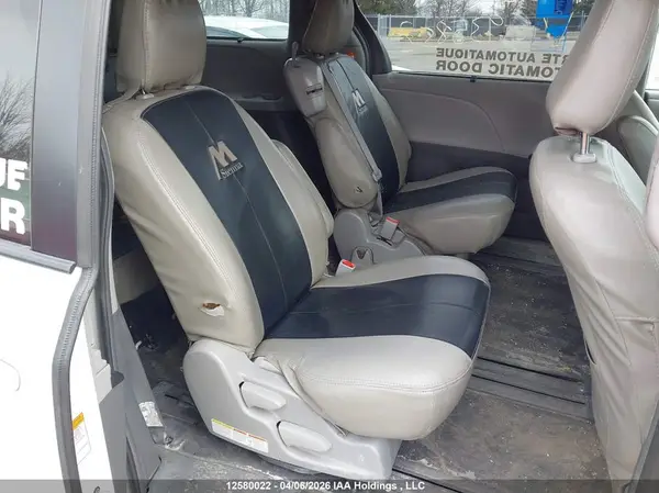5TDKZ3DC8JS935852 2018 TOYOTA SIENNA - Image 8