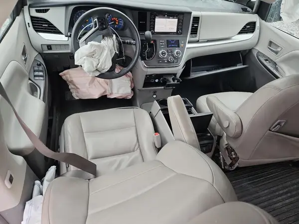 5TDKZ3DC8JS937875 2018 TOYOTA SIENNA - Image 8