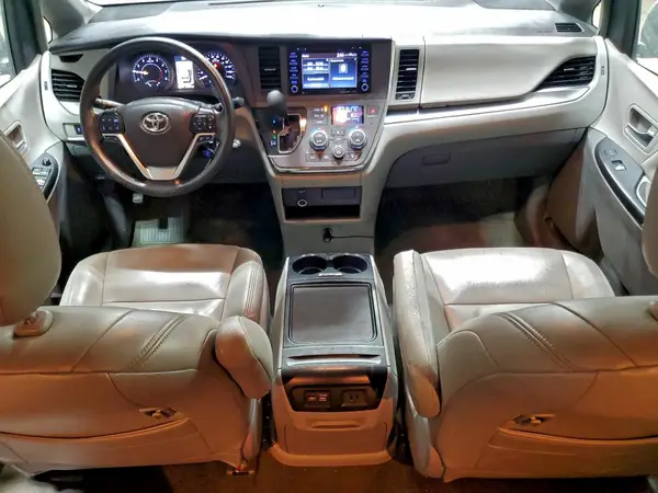 5TDKZ3DC8JS937990 2018 TOYOTA SIENNA - Image 8