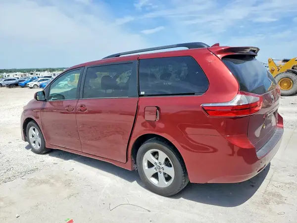 5TDKZ3DC8JS938587 2018 TOYOTA SIENNA - Image 2