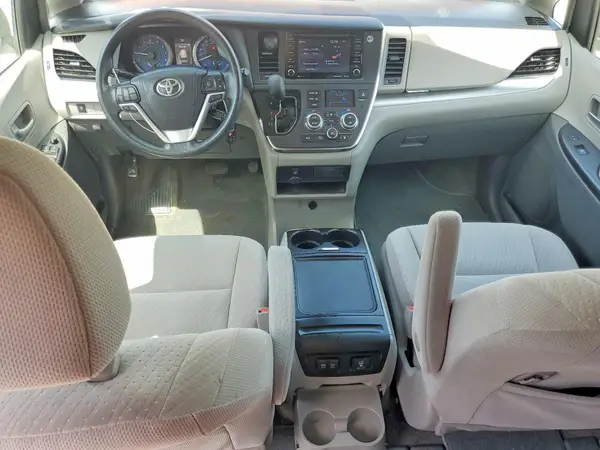 5TDKZ3DC8JS938587 2018 TOYOTA SIENNA - Image 8