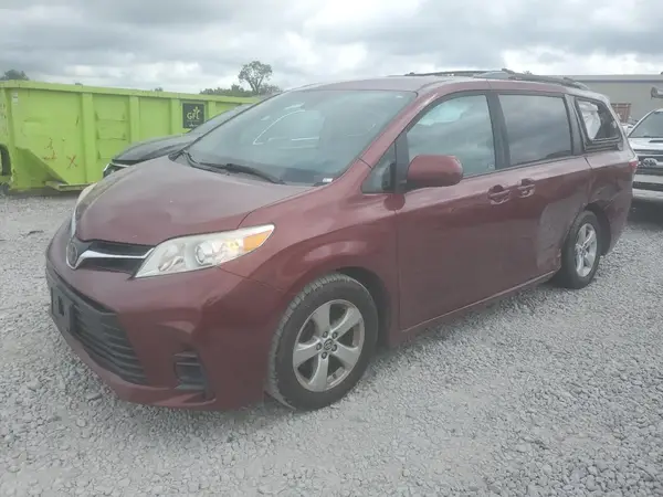 5TDKZ3DC8JS939030 2018 TOYOTA SIENNA - Image 1