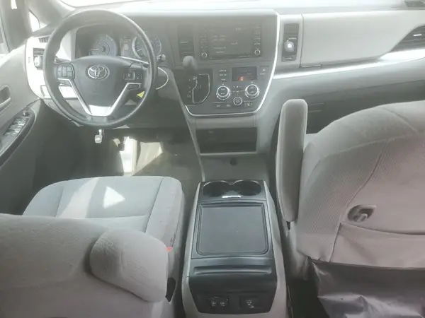 5TDKZ3DC8JS939030 2018 TOYOTA SIENNA - Image 8