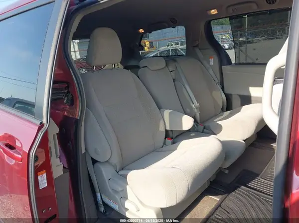 5TDKZ3DC8JS941358 2018 TOYOTA SIENNA - Image 8