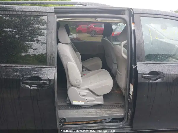 5TDKZ3DC8JS951713 2018 TOYOTA SIENNA - Image 8