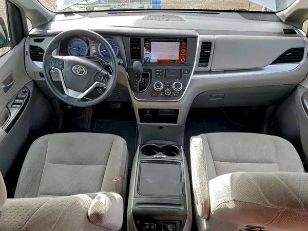 5TDKZ3DC8JS953252 2018 TOYOTA SIENNA - Image 8