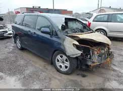 5TDKZ3DC8JS956250 2018 TOYOTA SIENNA
