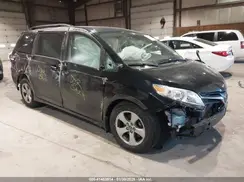 5TDKZ3DC8JS956555 2018 TOYOTA SIENNA