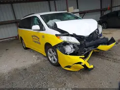 5TDKZ3DC8JS961836 2018 TOYOTA SIENNA
