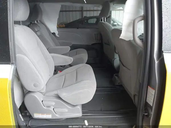5TDKZ3DC8JS961836 2018 TOYOTA SIENNA - Image 8