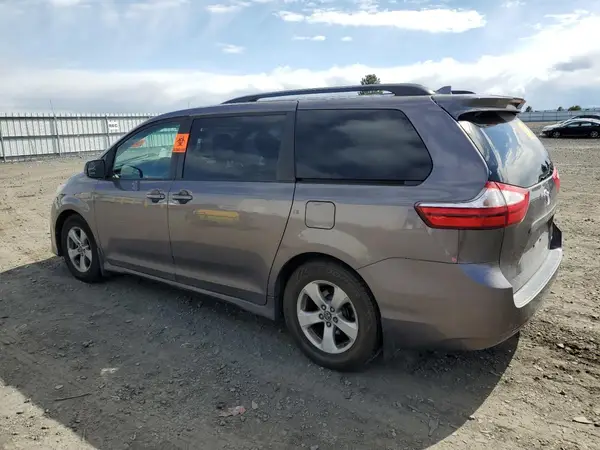 5TDKZ3DC8KS007735 2019 TOYOTA SIENNA - Image 2