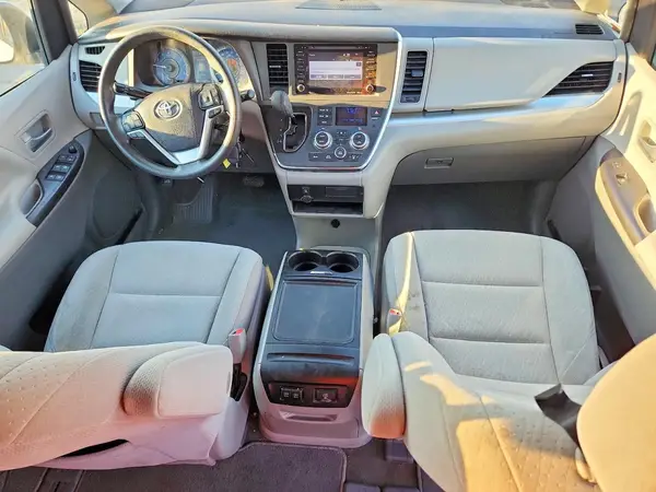 5TDKZ3DC8KS013356 2019 TOYOTA SIENNA - Image 8