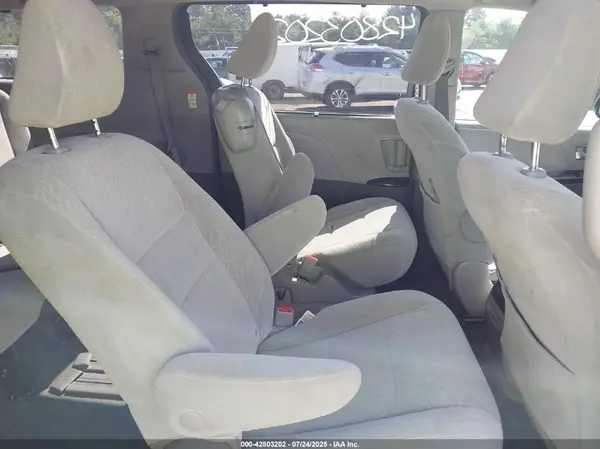 5TDKZ3DC8KS014426 2019 TOYOTA SIENNA - Image 8