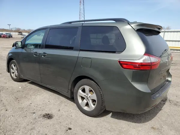 5TDKZ3DC8KS017634 2019 TOYOTA SIENNA - Image 2