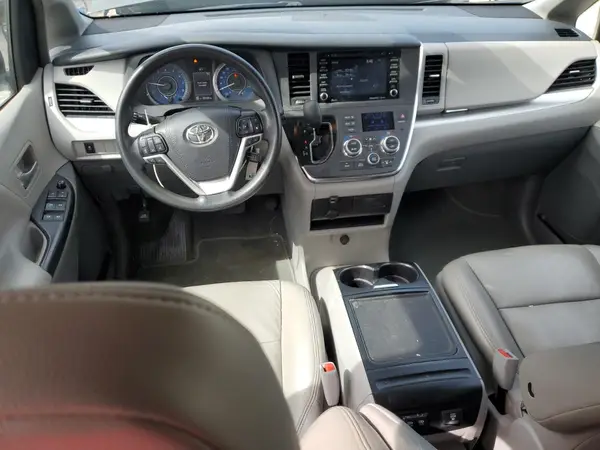 5TDKZ3DC8KS017634 2019 TOYOTA SIENNA - Image 8