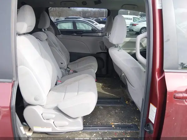 5TDKZ3DC8KS966293 2019 TOYOTA SIENNA - Image 8