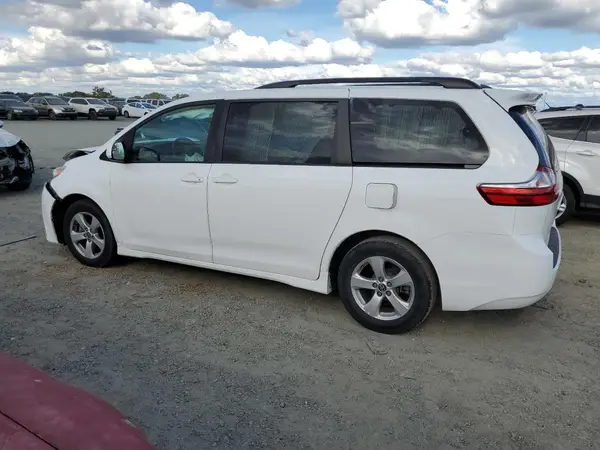 5TDKZ3DC8KS968867 2019 TOYOTA SIENNA - Image 2