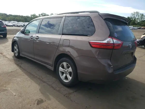 5TDKZ3DC8KS972806 2019 TOYOTA SIENNA - Image 2