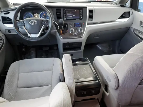 5TDKZ3DC8KS974796 2019 TOYOTA SIENNA - Image 8