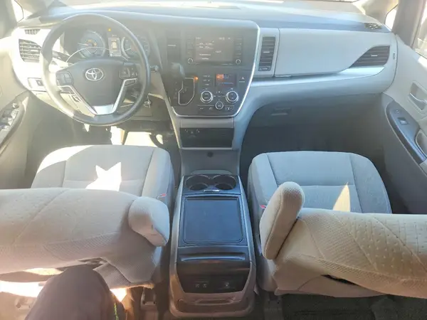 5TDKZ3DC8KS978945 2019 TOYOTA SIENNA - Image 8