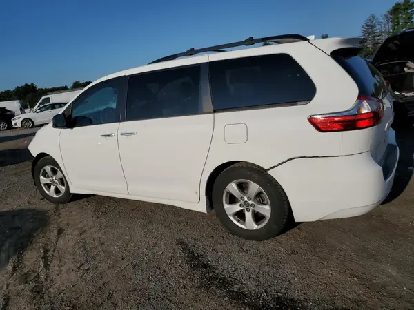 5TDKZ3DC8KS983854 2019 TOYOTA SIENNA - Image 2
