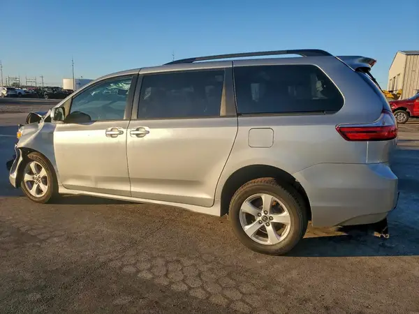 5TDKZ3DC8KS988147 2019 TOYOTA SIENNA - Image 2