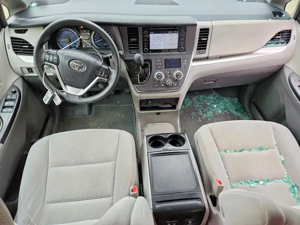 5TDKZ3DC8KS988195 2019 TOYOTA SIENNA - Image 8