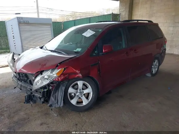 5TDKZ3DC8KS988357 2019 TOYOTA SIENNA - Image 2