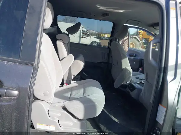 5TDKZ3DC8KS988522 2019 TOYOTA SIENNA - Image 8