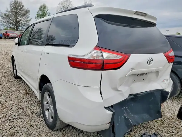 5TDKZ3DC8KS989086 2019 TOYOTA SIENNA - Image 2