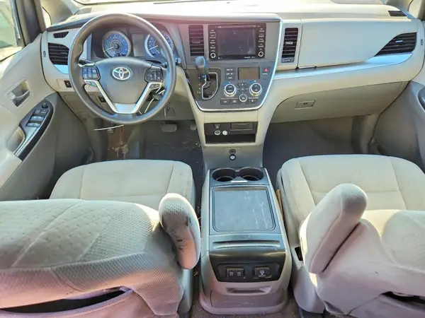 5TDKZ3DC8KS989086 2019 TOYOTA SIENNA - Image 8