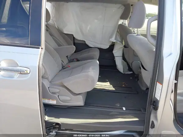 5TDKZ3DC8KS995275 2019 TOYOTA SIENNA - Image 8