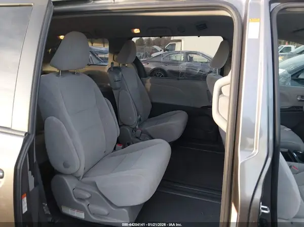 5TDKZ3DC8LS023676 2020 TOYOTA SIENNA - Image 8