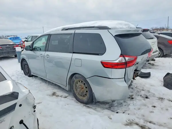 5TDKZ3DC8LS032507 2020 TOYOTA SIENNA - Image 2