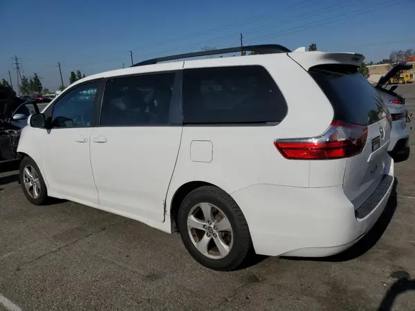 5TDKZ3DC8LS038386 2020 TOYOTA SIENNA - Image 2