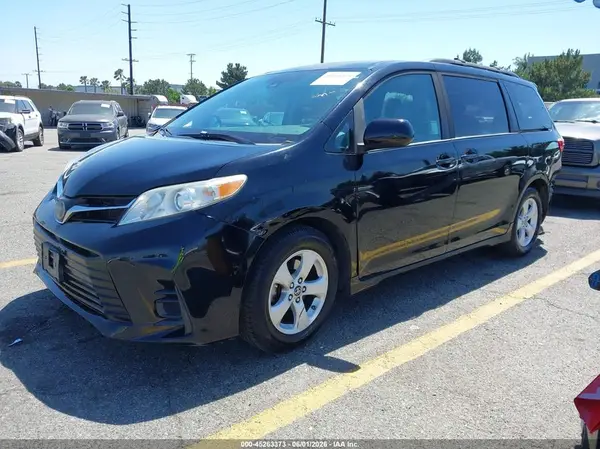 5TDKZ3DC8LS046424 2020 TOYOTA SIENNA - Image 2