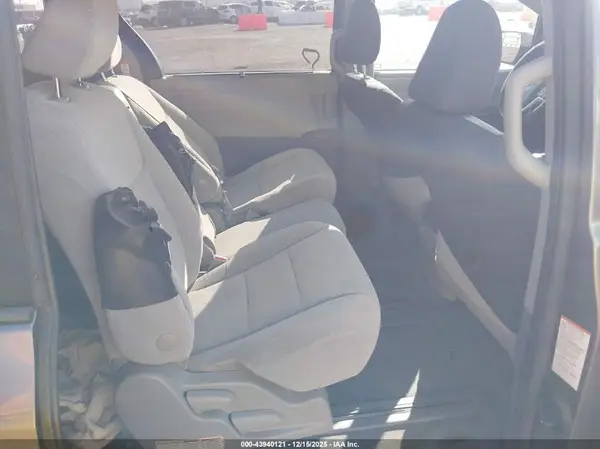 5TDKZ3DC8LS046519 2020 TOYOTA SIENNA - Image 8