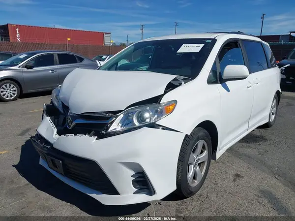 5TDKZ3DC8LS046780 2020 TOYOTA SIENNA - Image 2