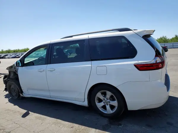 5TDKZ3DC8LS049890 2020 TOYOTA SIENNA - Image 2