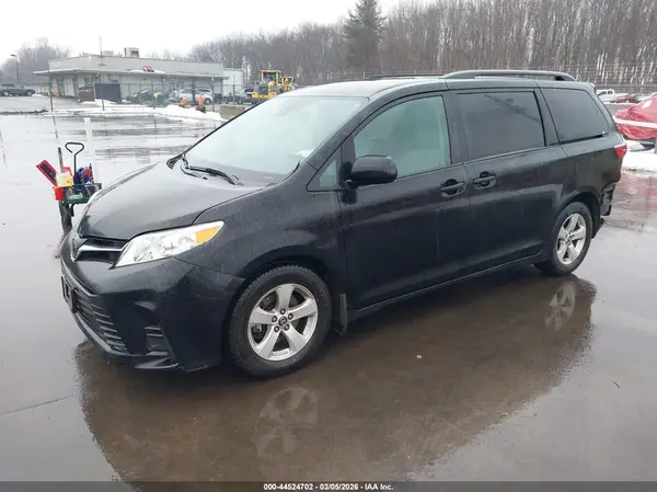 5TDKZ3DC8LS053633 2020 TOYOTA SIENNA - Image 2