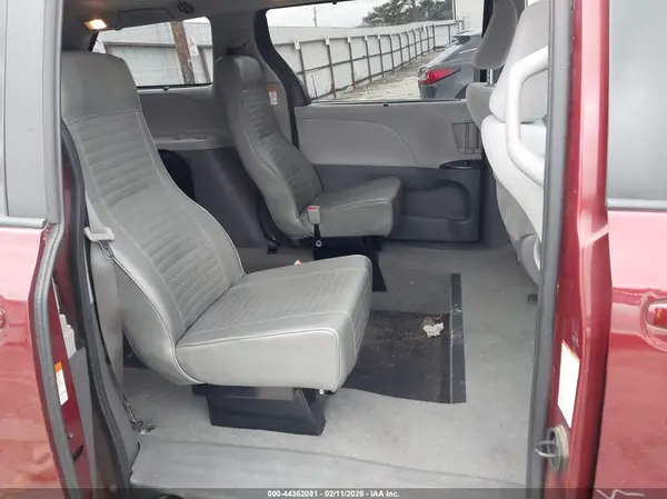 5TDKZ3DC8LS057861 2020 TOYOTA SIENNA - Image 8